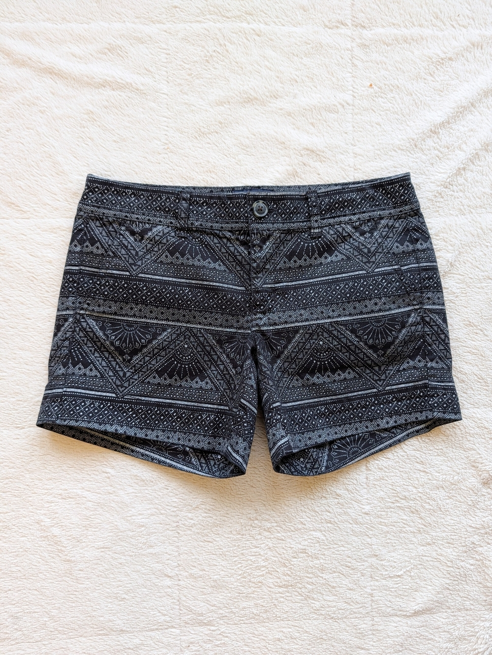American Eagle Midi All Over Print Shorts‎